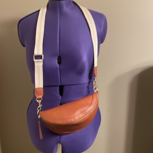 Universal Thread Purse - Picture 2 of 5